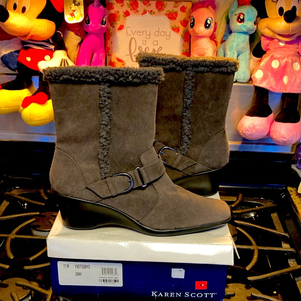 NWT Karen Scott women’s size 11 grey fleece lined boots